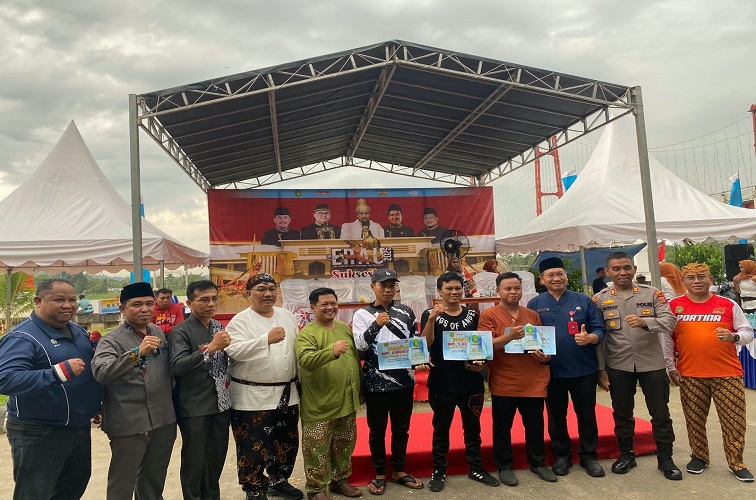 Momen Lomba Olahraga Tradisional Dalam Rangka Erau Adat Kutai 2025 (Foto:Hafidz)
