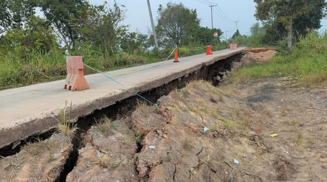 Jalan Amblas di Kecamatan Muara Muntai (Dok. Dinas PU Kukar)