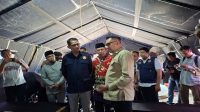 Bupati Kukar mengunjungi Posko Relawan Karhutla di posko relawan Am. Sangaji Mangkurawang, Jalan Sukmawira RT 10, Senin (21/9/26). (Dilla/lingkarkaltim)