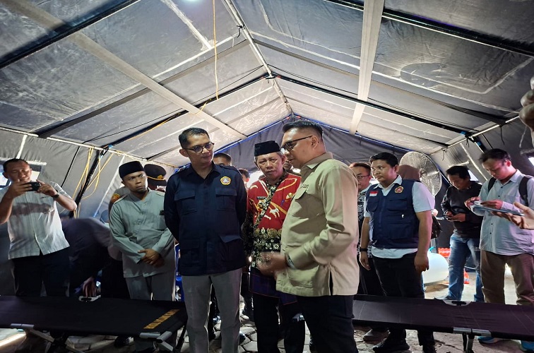 Bupati Kukar mengunjungi Posko Relawan Karhutla di posko relawan Am. Sangaji Mangkurawang, Jalan Sukmawira RT 10, Senin (21/9/26). (Dilla/lingkarkaltim)