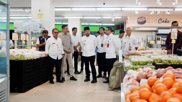Gubernur Kaltim saat melakukan peninjauan di kawasan Mal Lembuswana Samarinda.(Dok Admin Pemprov Kaltim