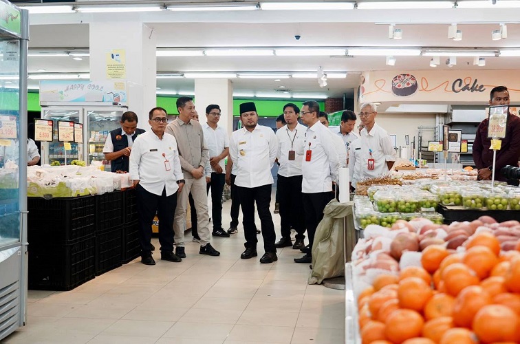 Gubernur Kaltim saat melakukan peninjauan di kawasan Mal Lembuswana Samarinda.(Dok Admin Pemprov Kaltim