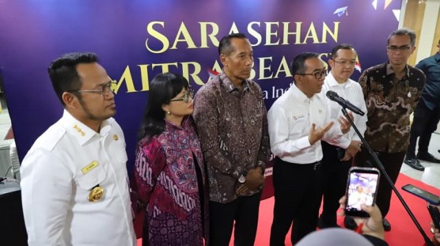 Program Gratispol Pendidikan Tinggi yang menjadi salah satu program unggulan Gubernur Kalimantan Timur (Kaltim) Dr H Rudy Mas’ud dan Wakil Gubernur Dr H Seno Aji mendapat apresiasi tinggi dari Menteri Pendidikan Tinggi, Sains dan Teknologi.(Dok.Adpim Pemprov Kaltim)