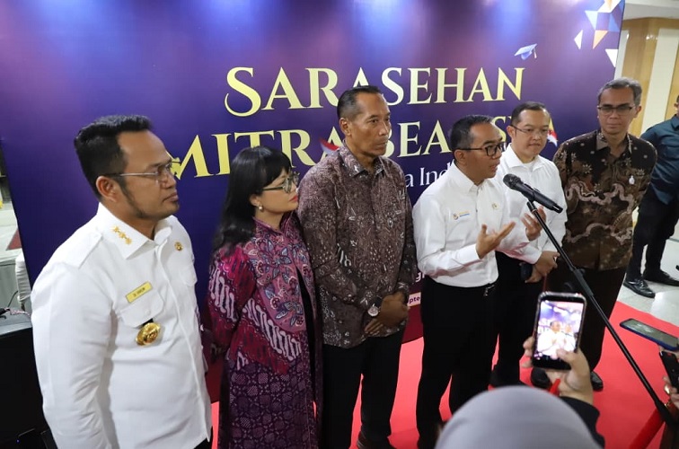Program Gratispol Pendidikan Tinggi yang menjadi salah satu program unggulan Gubernur Kalimantan Timur (Kaltim) Dr H Rudy Mas’ud dan Wakil Gubernur Dr H Seno Aji mendapat apresiasi tinggi dari Menteri Pendidikan Tinggi, Sains dan Teknologi.(Dok.Adpim Pemprov Kaltim)