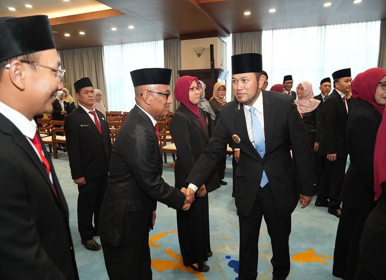 Gubernur Kaltim Rudy Mas’ud memberikan ucapan kepada para pejabat usai pelantikan.(Adpim Pemprov Kaltim)