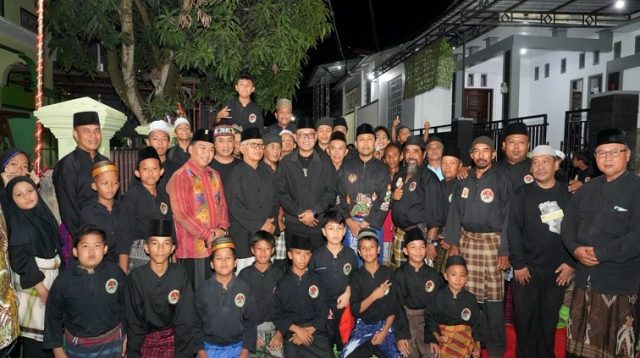 Foto bersama disela sela acara syukuran Hari Ulang Tahun (HUT) ke-50 Padepokan Naga Pertapa Indonesia (NPI).(Dok.NPI)