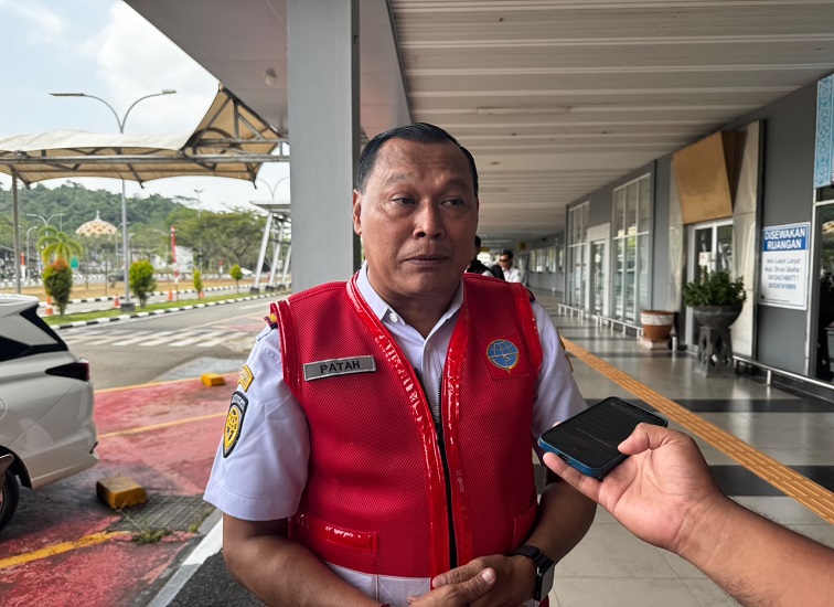 Kepala BLU UPBU Bandara Kalimarau, Patah Atabri.(Nazriel/Lingkarkaltim)
