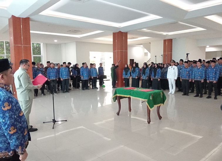 Pelantikan 58 Pejabat Administrasi dan Pengawas di lingkungan pemerintah kabupaten Kutai Kartanegara. (M. As'ari/Lingkar Kaltim)