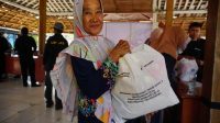 PT Pertamina Hulu Energi (PHE) sebagai Subholding Upstream Pertamina menyalurkan 15.000 paket sembako.(Dok:Pertamina)