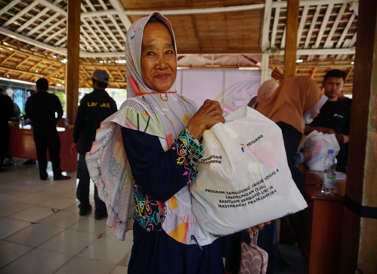 PT Pertamina Hulu Energi (PHE) sebagai Subholding Upstream Pertamina menyalurkan 15.000 paket sembako.(Dok:Pertamina)