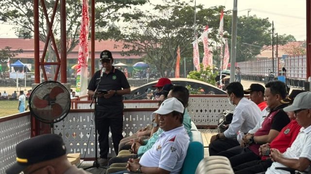 Pembukaan Pertandingan Sepakbola di Muara Wis (Dok. Pemerintah Kecamatan Muara Wis)