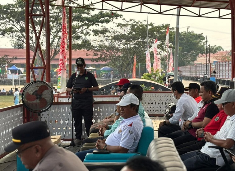 Pembukaan Pertandingan Sepakbola di Muara Wis (Dok. Pemerintah Kecamatan Muara Wis)
