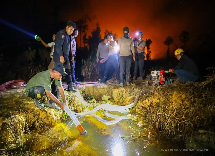 Upaya pemadaman api kebakaran hutan dan lahan.(Foto:Otorita IKN)