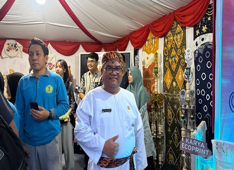 Stand SMP Negeri 1 Tenggarong, Jum'at (25/9/2026) (Rizki/Lingkarkaltim)