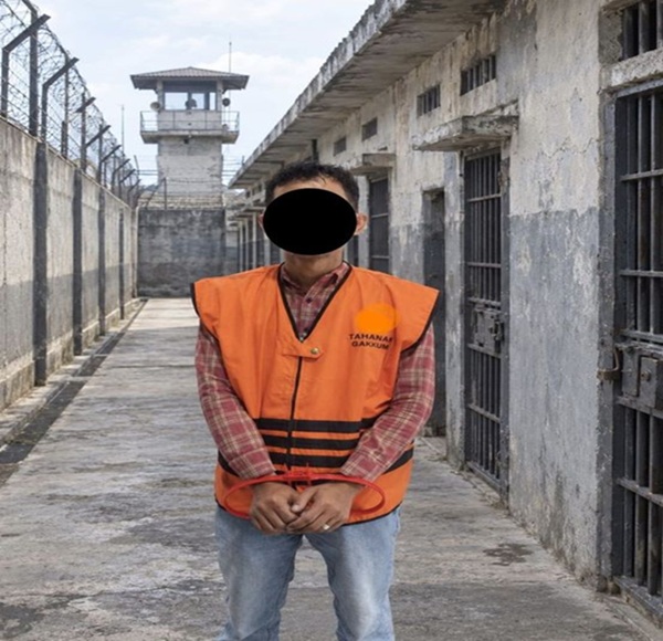 Kementerian Kehutanan melalui Balai Penegakan Hukum Kehutanan Wilayah Jawa, Bali, dan Nusa Tenggara (Jabalnusra) menuntaskan penyidikan terhadap NS, tersangka kedua dalam pengembangan perkara penguasaan dan perdagangan satwa dilindungi di Kabupaten Bogor, Jawa Barat. (Dok. Kementerian Kehutanan)
