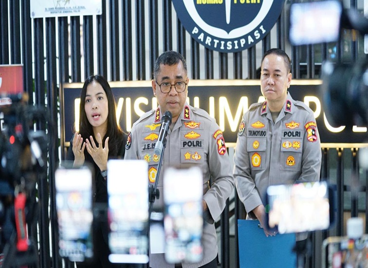 Kadivhumas Polri Irjen Pol. Johnny Eddizon Isir. (Dok. tribratanews.polri.go.id)