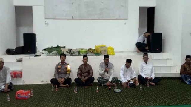 HUT ke-15 Desa Sumber Sari, Polsek Loa Kulu Pererat Silaturahmi Lewat Doa Bersama Warga.(Dok.Polsek Loa Kulu)