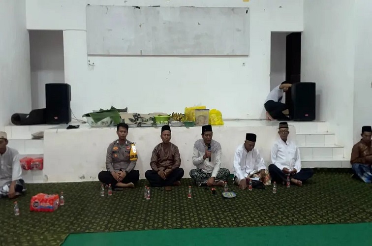 HUT ke-15 Desa Sumber Sari, Polsek Loa Kulu Pererat Silaturahmi Lewat Doa Bersama Warga.(Dok.Polsek Loa Kulu)