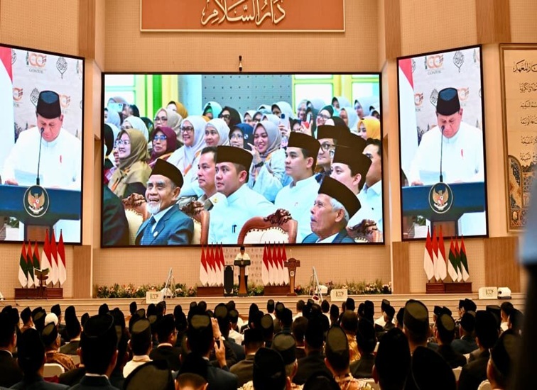 Presiden Prabowo Subianto memberikan sambutannya saat menghadiri Resepsi Kesyukuran 100 Tahun Pondok Modern Darussalam Gontor (PMDG) yang digelar di Balai Pertemuan Pondok Modern (BPPM), Pondok Modern Darussalam Gontor Putra Kampus Pusat, Kabupaten Ponorogo, Provinsi Jawa Timur, Sabtu, 19 September 2026. (Foto: dok. BPMI Setpres)