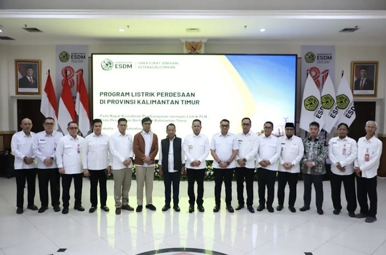 Foto bersama disela sela Rapat Koordinasi Percepatan Pembangunan Jaringan Listrik PLN pada Desa Belum Berlistrik di Kalimantan Timur yang digelar di Ruang Serba Guna Samaun Samadikun, Direktorat Jenderal Ketenagalistrikan Kementerian Energi dan Sumber Daya Mineral (ESDM), Kuningan, Jakarta Selatan, Senin (14/9/2026).(Dok Adpim Pemprov Kaltim)