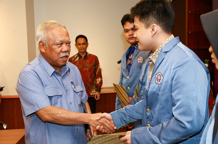 Kepala Otorita Ibu Kota Nusantara (IKN), Basuki Hadimuljono, menyambut mahasiswa angkatan pertama Universitas Gunadarma IKN.(Dok.Otorita IKN)