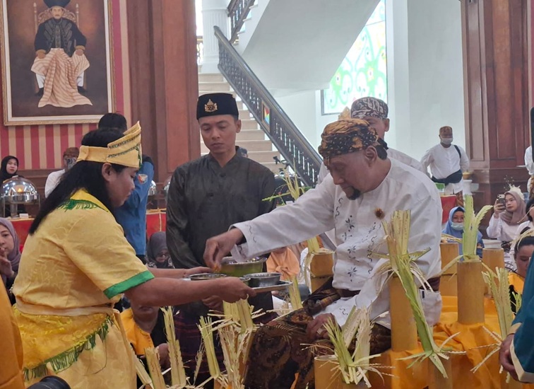 Beluluh Sultan Kutai Ing Martadipuran di Kedaton, Kamis (17/9/26). (Dilla/lingkarkaltim)