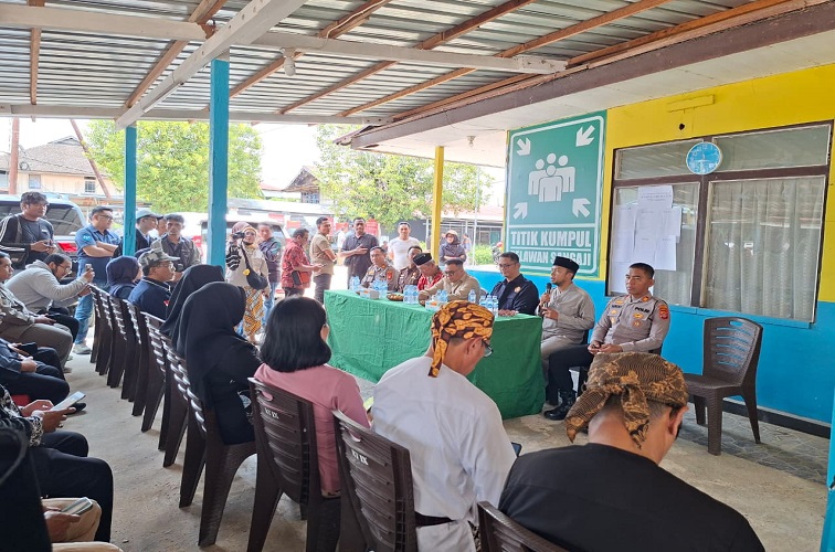 Bupati Kukar mengunjungi Posko Relawan Karhutla di posko relawan Am. Sangaji Mangkurawang, Jalan Sukmawira RT 10, Senin (21/9/26). (Dilla/lingkarkaltim)
