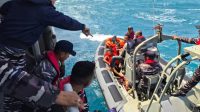tni al TNI AL bersama seluruh unsur tim SAR gabungan melaksanakan operasi SAR (Search and Rescue) dan mengevakuasi 22 orang korban kecelakaan kapal KM Virgo Transport 8 di Perairan Laut Jawa, Senin (14/09/2026). (Dok. tnial.mil.id)