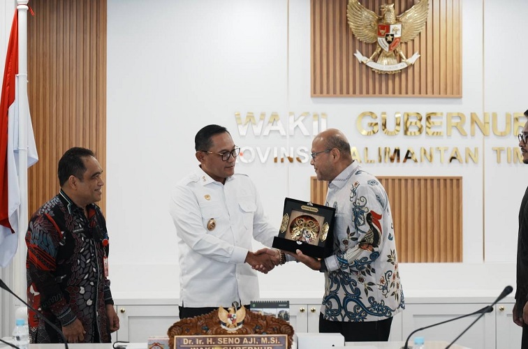 Wagub Seno Aji saat menerima audiensi President Commissioner PT Sany Indonesia Finance, Saanjay Shamdasani, didampingi Manager of Government Relations Sany Group Al Faris Renwair.(Dok.Humas Pemprov Kaltim)