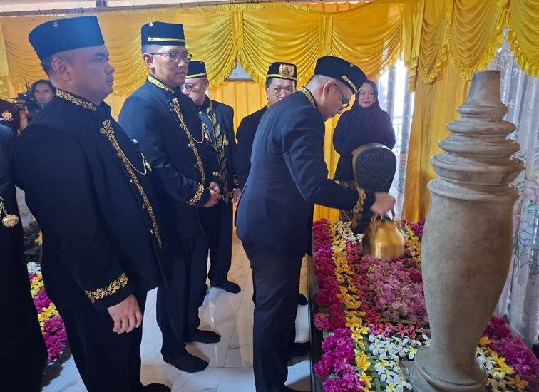 Ziarah Ke makam Raja-raja Kesultanan Kutai dalam rangka Hut Kota Tenggarong ke - 244, Senin (28/9/26). (Dilla/lingkarkaltim)
