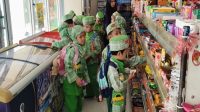 Kegiatan Jual Beli di Nimart Jalan Ahmad Dahlan, Selasa (20/10/2026). (Dok. TK IT Nurul ‘Ilmi 1 Tenggarong)