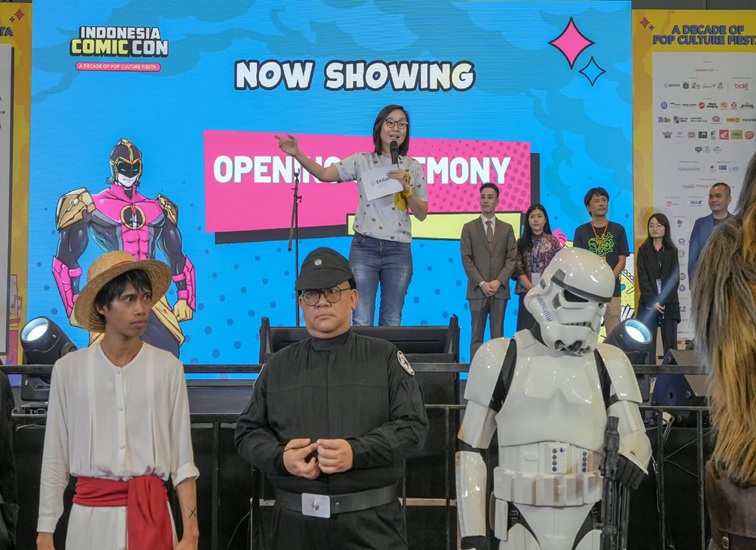 Wakil Menteri Ekonomi Kreatif/Wakil Kepala Badan Ekonomi Kreatif (Ekraf), Irene Umar, memberikan sambutan pada acara Indonesia Comic Con (ICC) di Jakarta International Expo (JIExpo), Jakarta, Sabtu (3/10/2026). (dok. ekraf.go.id)