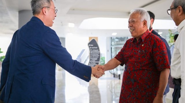 Dari ruang diskusi hingga peninjauan lapangan, 42 delegasi The 127th Road Engineering Association of Asia and Australasia (REAAA) Governing Council Meeting lihat langsung progres pembangunan kawasan Nusantara, pada Senin (5/10/2026). (dok. Humas Otorita IKN)
