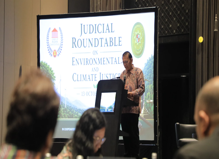 Ketua Kamar Pembinaan Mahkamah Agung (MA) RI, Syamsul Ma’arif saat membuka Forum Judicial Roundtable on Environmental and Climate Justice di Badung, Bali pada Selasa, (13/10/2026). (Dok. mahkamahagung.go.id)