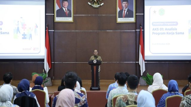 Penutupan Pelatihan Fungsional AKS 01 – Analisis Program Kerja Sama Batch 2, Jumat (09/10/2026) di Jakarta. (Dok. Humas Kemensetneg)