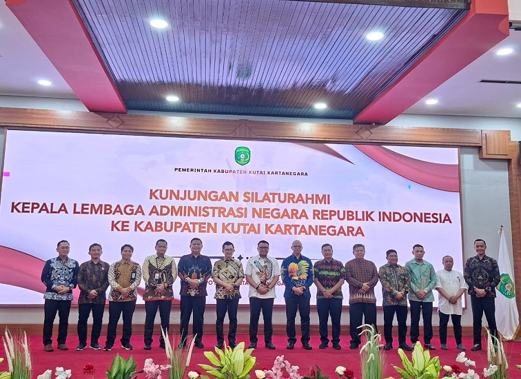 Teks Foto: Kunjungan silaturahmi kepala lembaga administrasi negara (LAN) republik indonesia (RI) ke kabupaten kutai kartanegara (Kukar), Pendopo Bupati Kukar, Kamis (1/10/26). (Dilla/lingkarkaltim)