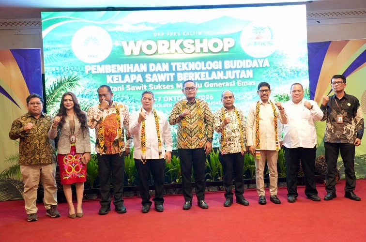 Wagub saat membuka Pelatihan Pembenihan dan Teknologi Budidaya Kelapa Sawit Berkelanjutan bertema Petani Sawit Sukses Menuju Generasi Emas,(Adpim Pemprov)