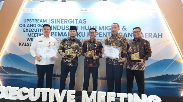 Foto bersama disela sela acara Upstream Oil & Gas Executive Meeting Wilayah Kalimantan dan Sulawesi Tahun 2026 di Hotel Pullman Bandung Grand Central, Rabu (28/10/2026).(Adpim Pemprov Kaltim)