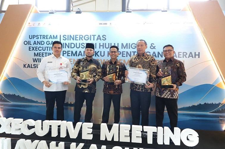 Foto bersama disela sela acara Upstream Oil & Gas Executive Meeting Wilayah Kalimantan dan Sulawesi Tahun 2026 di Hotel Pullman Bandung Grand Central, Rabu (28/10/2026).(Adpim Pemprov Kaltim)