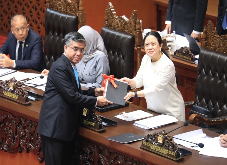 Menteri Ketenagakerjaan, Yassierli (kiri). (dok. kemnaker.go.id)
