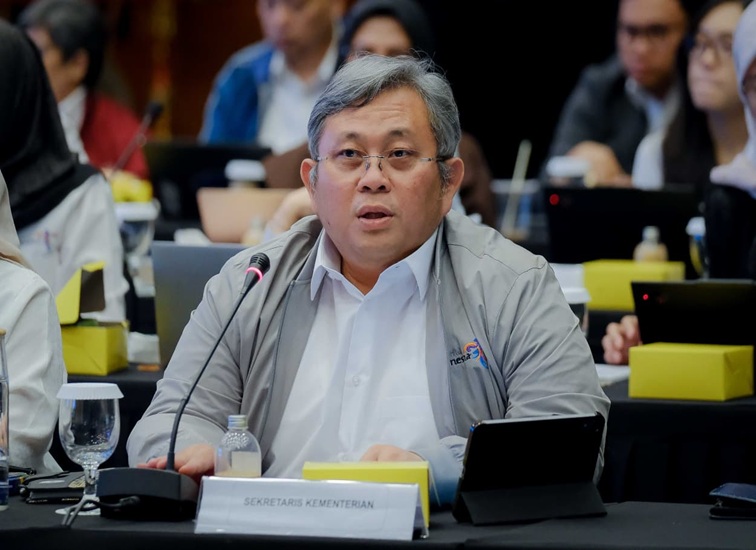 Sekretaris Kementerian Pariwisata Bayu Aji saat menjelaskan “Pelatihan Literasi Digital, Pemanfaatan AI, dan Cyber Security bagi Pejabat Tinggi Madya dan Pejabat Tinggi Pratama”, Senin (5/10/2026). (dok. kemenpar.go.id)