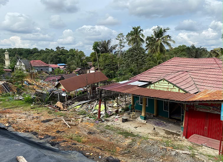 Kondisi rumah warga rusak parah akibat pergeseran tanah, Kamis (1/10/2026) (Rizki/Lingkarkaltim