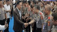 Menteri Koordinator Bidang Infrastruktur dan Pembangunan Kewilayahan Agus Harimurti Yudhoyono dalam acara Dialog Kebangsaan di Sespim Lemdiklat Polri, Lembang, Jawa Barat, Selasa (27/10/2026). (dok. tribratanews.polri.go.id)