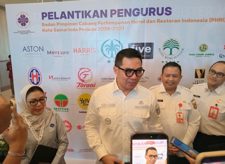 Wali Kota Samarinda, Andi Harun usai menghadiri Pelantikan Pengurus Badan Pimpinan Cabang (BPC) Perhimpunan Hotel dan Restoran Indonesia (PHRI) Kota Samarinda Periode 2026 - 2031 di Hotel Five Premier Samarinda, Rabu (7/10/2026). (Devi/Lingkarkaltim)