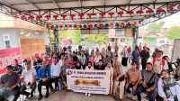 PT PMM dan Teguh Jaya Abadi salurkan bantuan 150juta di Posko Kelurahan  Melayu, Kantor Lurah Melayu, Tenggarong, Kamis (15/10/26). (Dilla/lingkarkaltim)