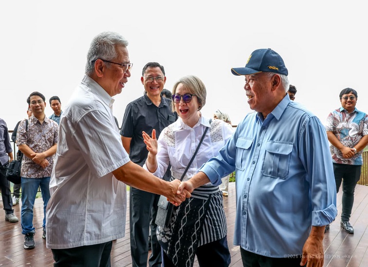 Keterangan foto: Otorita IKN menandatangani Perjanjian Kerja Sama (PKS) proyek Kerja Sama Pemerintah dan Badan Usaha (KPBU) sektor perumahan dan investasi langsung swasta murni di Glamping IKN, KIPP Nusantara, Rabu (14/10/2026).(Dok.Otorita IKN)