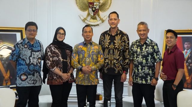 Pertemuan Menteri Kependudukan dan Pembangunan Keluarga/Kepala BKKBN, Dr. Wihaji, S.Ag., M.Pd bersama jajaran Media Indonesia di kantor Kemendukbangga/BKKN pada Rabu, (14/10/2026). (Dok. Kemendukbangga/BKKBN)