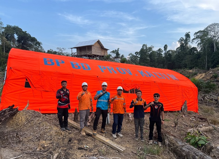Dukungan untuk tim teknis perbaikan Sauran Udara Tegangan Tinggi 150 Kv di Dumarin.(Nadzril/Lingkarkaltim)