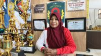 Kepala SMPN 9 Tenggarong, Etik Setijawati.(Far/Lingkarkaltim)