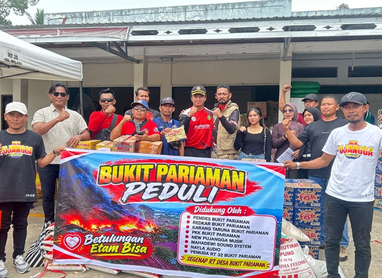 Kepala Desa Bukit Pariaman Sugeng Riyadi Serahkan Bantuan ke Posko Kelurahan Melayu, Jl. AM Alimuddin, Tenggarong, Sabtu (10/10/26). (Dilla/lingkarkaltim)